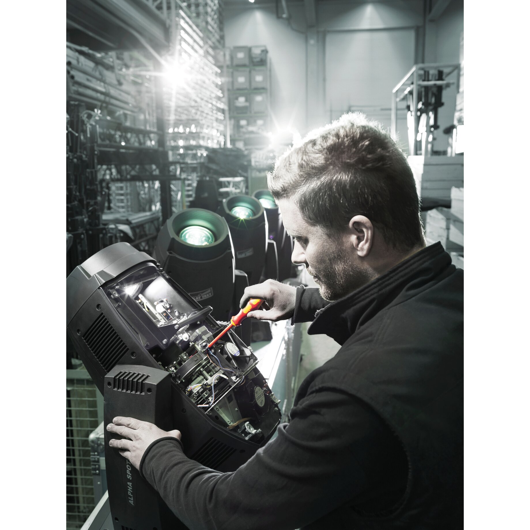 Scheinwerfer, Beleuchtung, Montage, Industrie, Werkstatt, Arbeitslampe, Industrielle Ausrüstung, Ingenieur, Wartung, Kabelverlegung