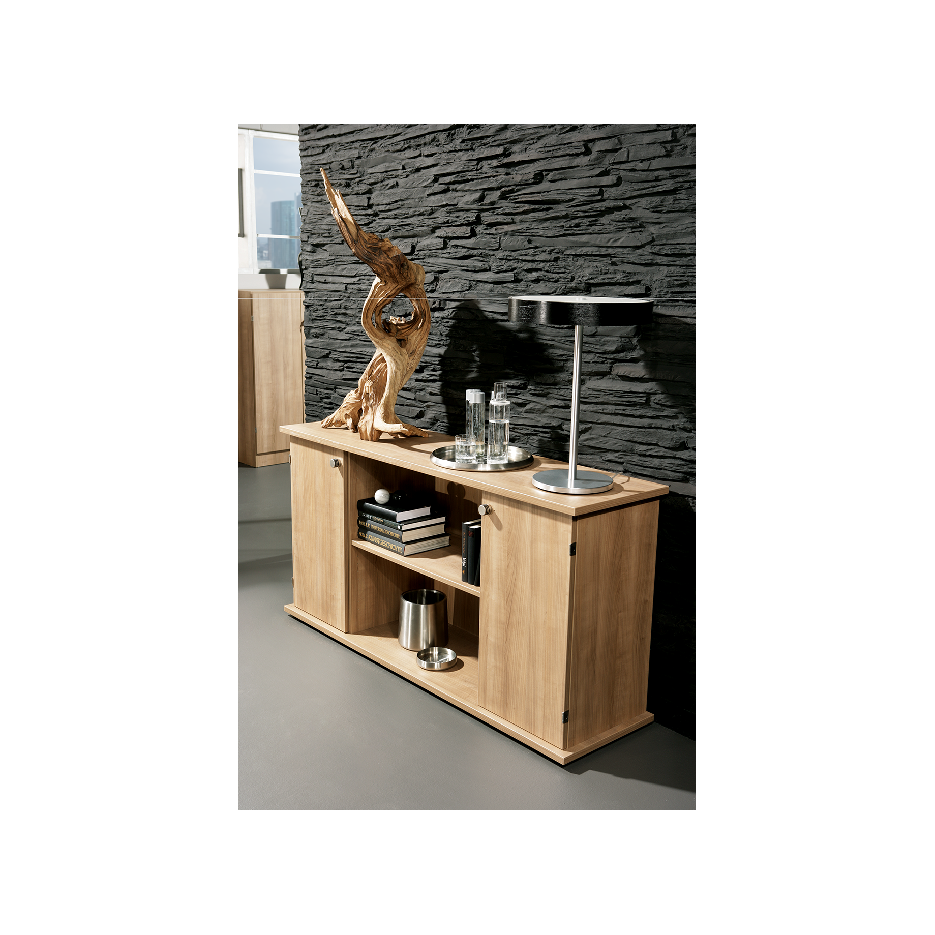 Sideboard 1780 mit schwebenden Türen