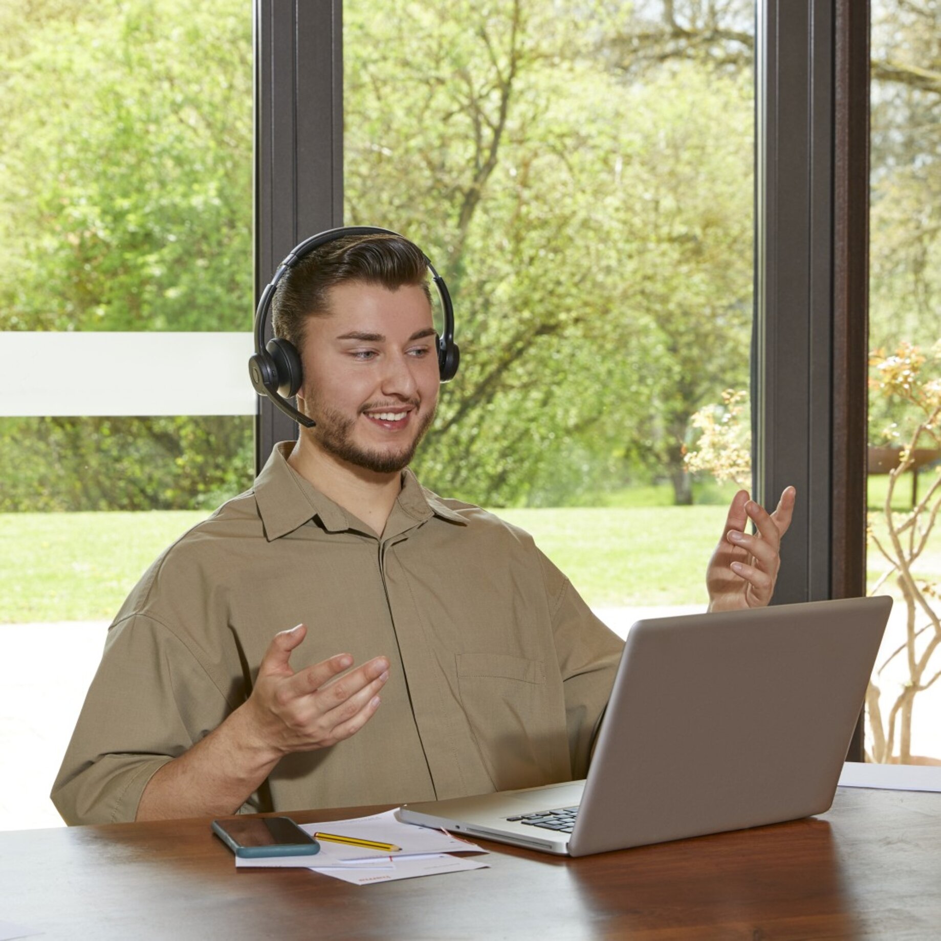Kopfhörer, Stift, Laptop, Mann, Person