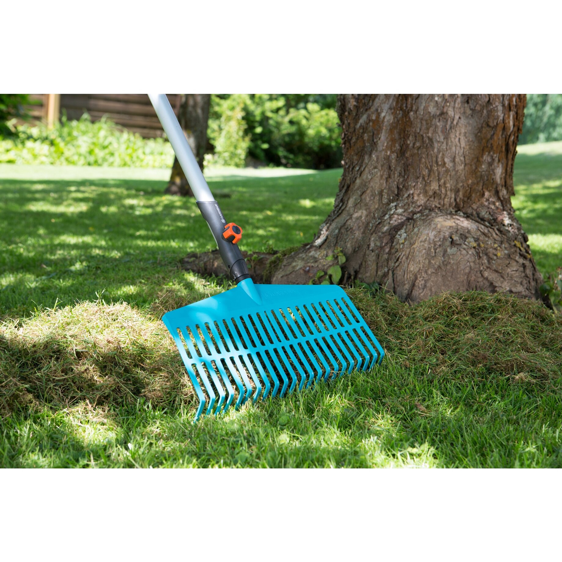 Rake, Garten, Gras, Grasenrechen, Kunststoffauflage, Laubrechen, Gartenwerkzeug, Streubreite, Graspflege, Kunststoffrost