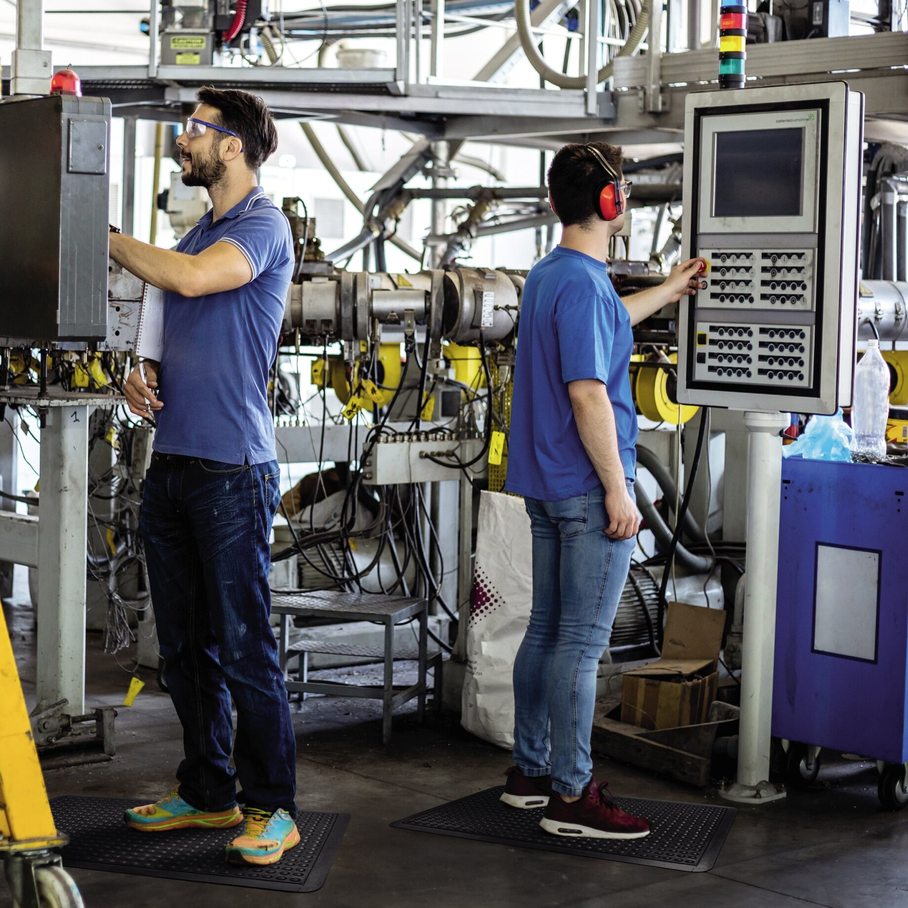 Hosen, Fabrik, Schuh, Mann, Person, Hosen, Fabrik, Arbeiter, Herstellung, Werkstatt, Hosen, Fabrik, Arbeiter, Herstellung, Werkstatt, Hosen, Fabrik, Arbeiter, Herstellung, Werkstatt, Hosen, Fabrik, Arbeiter, Herstellung, Werkstatt