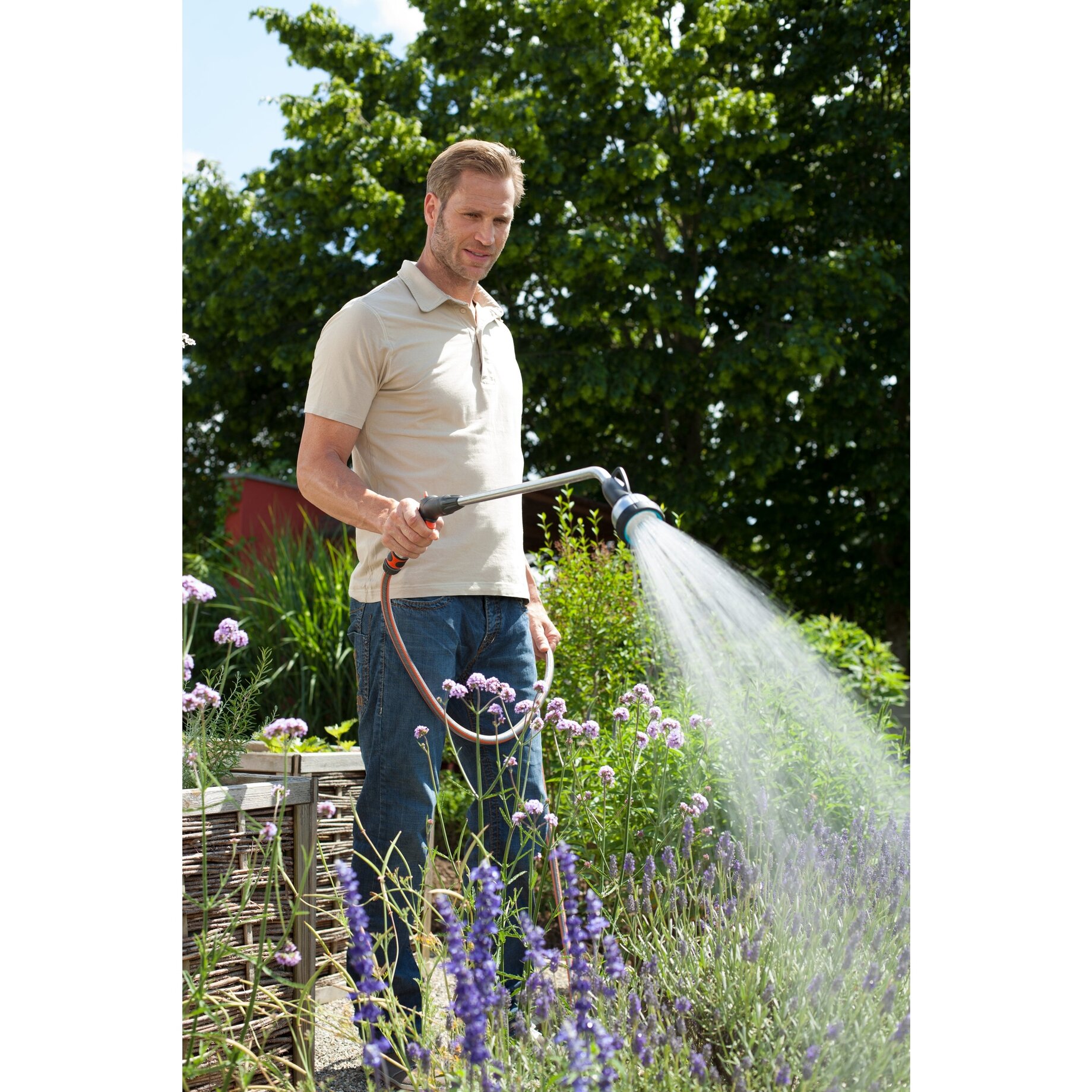 Garten, Gartenschlauch, Pumpe, Bewässerung, Blumenbeet, Garten, Gartenschlauch, Bewässerung, Blumen, Pflanzenpflege