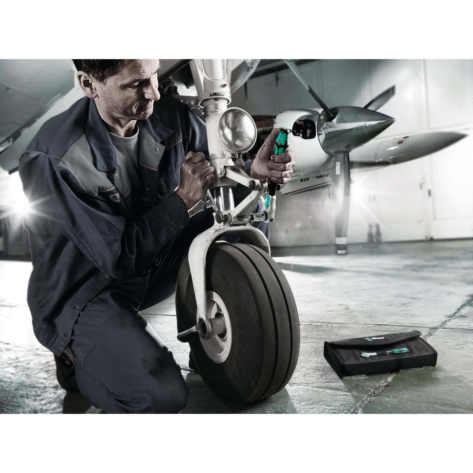 reifen, fahrwerk, flugzeug, wartung, rad, flugzeugreifen, reifenwechsel, werkzeug, flugzeugwerkstatt, instrumente