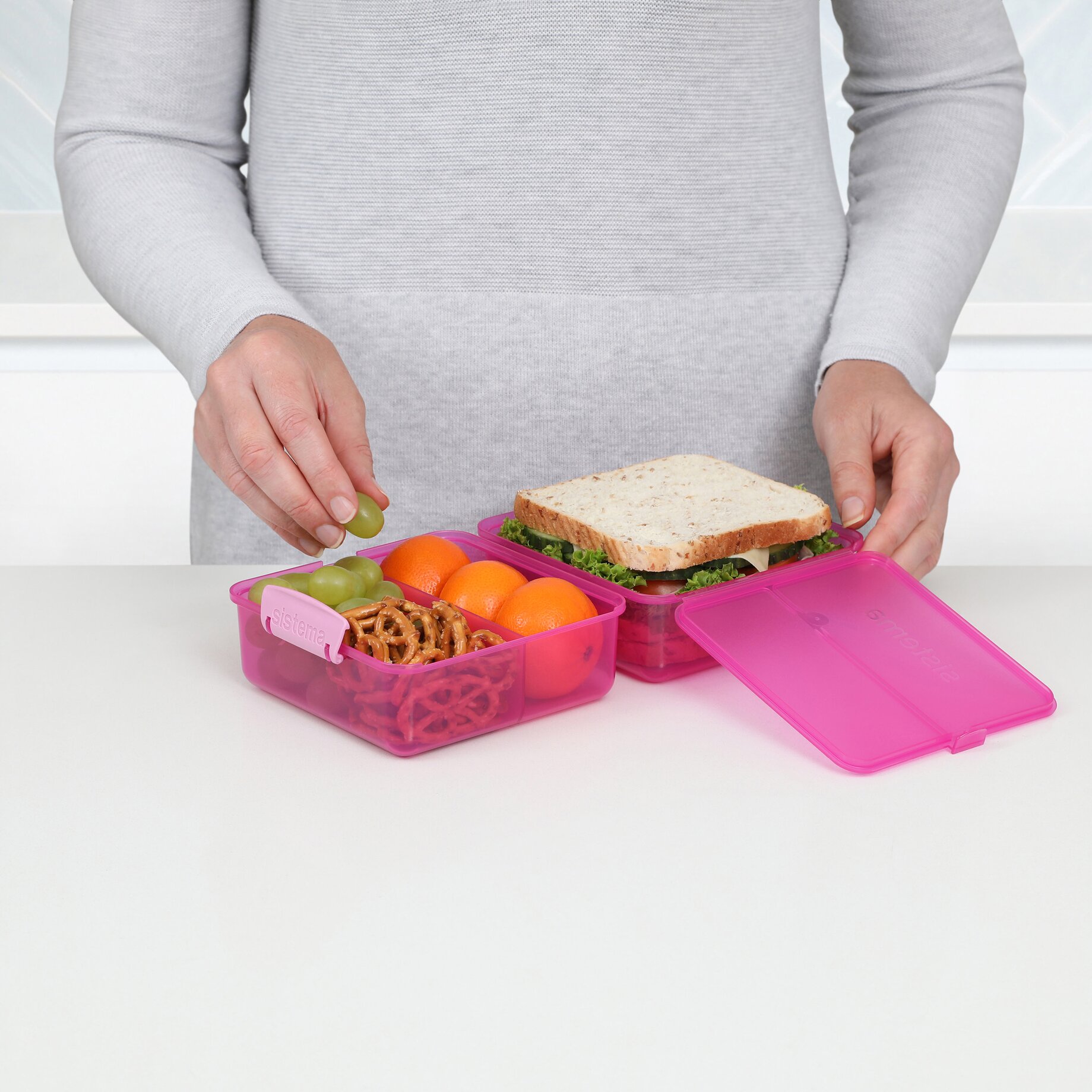 Essen, Präsentation des Essens, Mittagessen, Mahlzeit, Schneidbrett