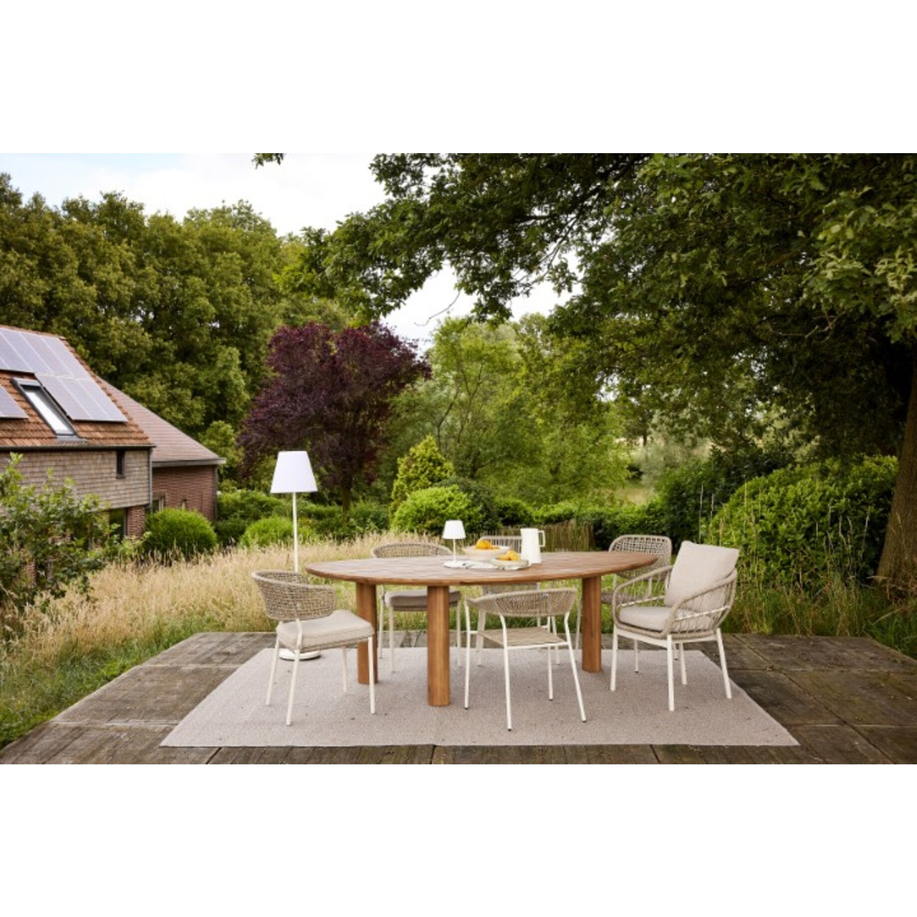Tabelle, Esstisch, Innenarchitektur, Stuhl, Tischplatte