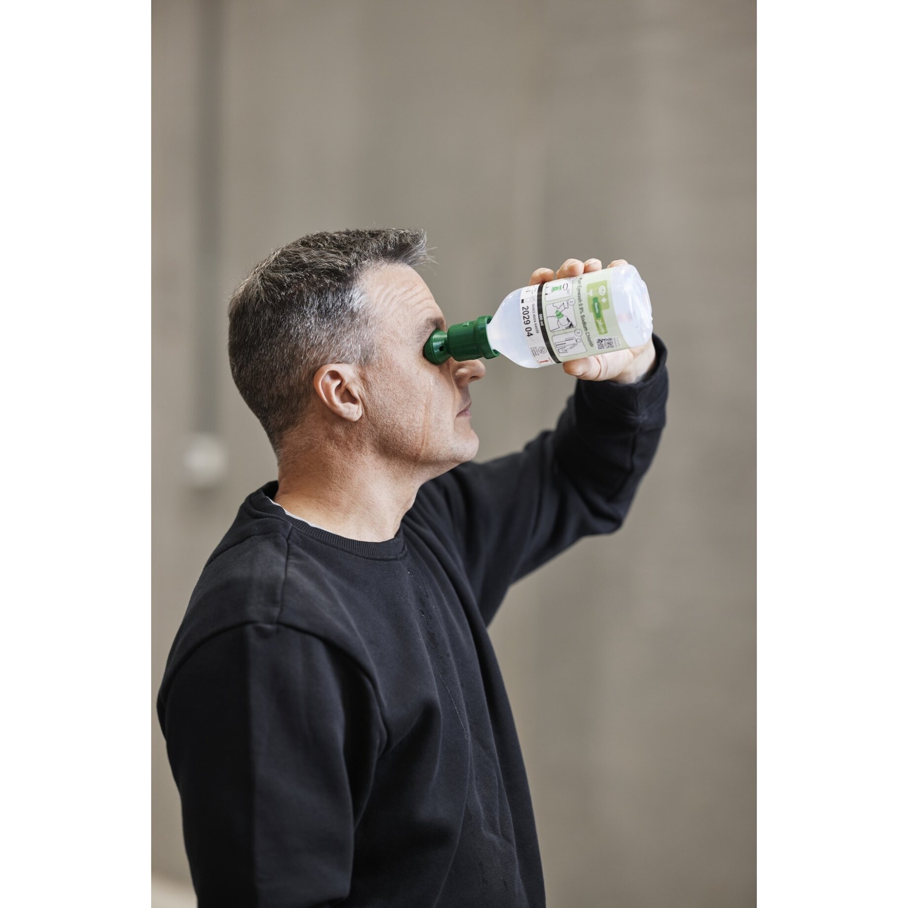 Getränk, Erwachsener, Männlich, Mann, Person, mann, Augentropfen, medizinisch, Flasche, gesund